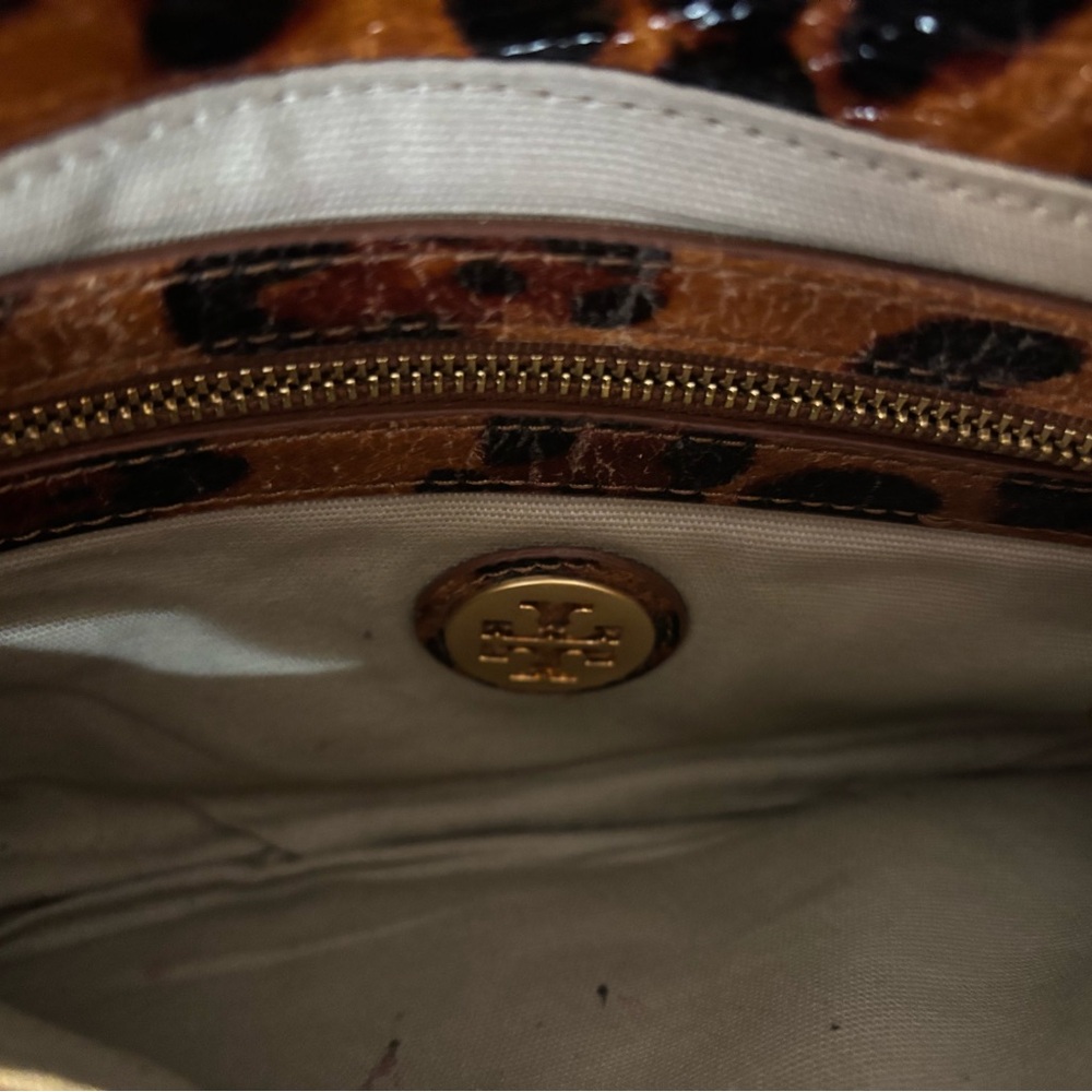 Authentic Tory Burch
Vegan Leather Leapord Print Crossbody Bag - Picture 7 of 16